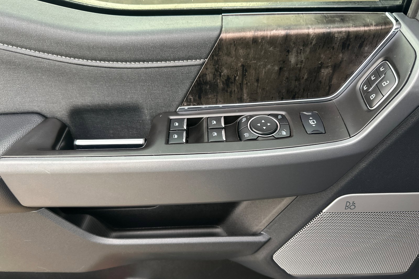 Used 2024 Ford F350 Lariat w/ Sport Appearance Package image 12