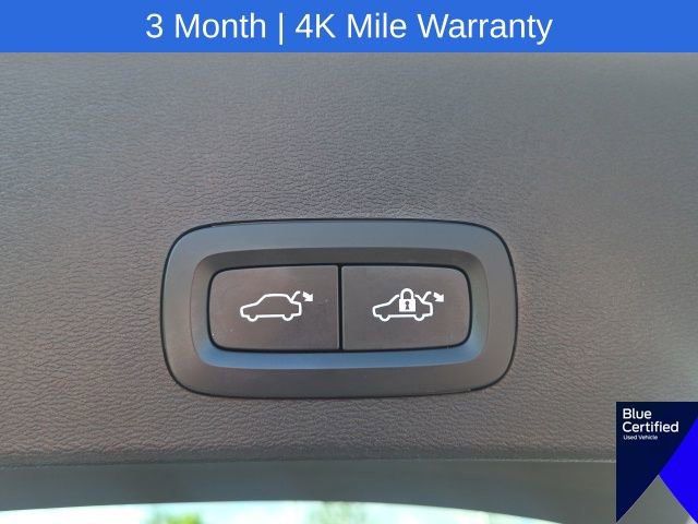 Used 2023 Volvo XC40 B5 Plus AWD/4WD image 15