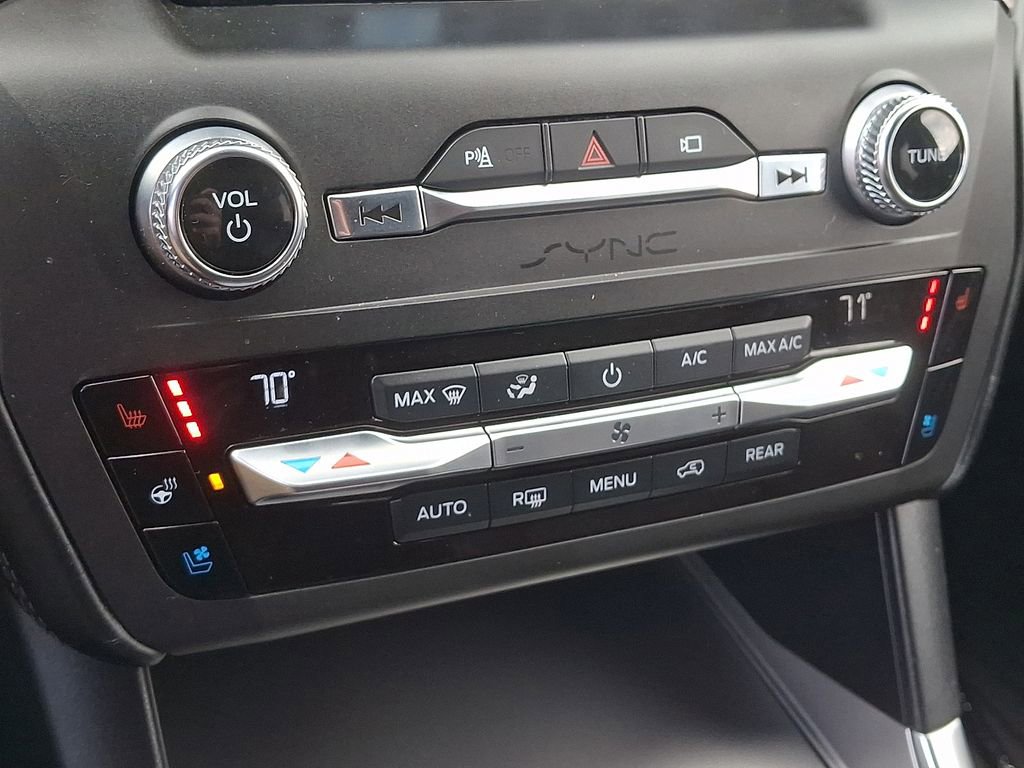 Used 2020 Ford Explorer Platinum w/ Premium Technology Package image 15