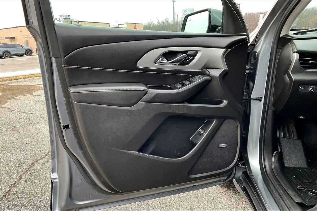 Used 2020 Chevrolet Traverse LT w/ LT Premium Package image 18