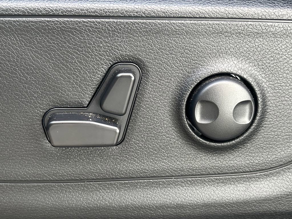 Used 2025 RAM 1500 Lone Star image 9