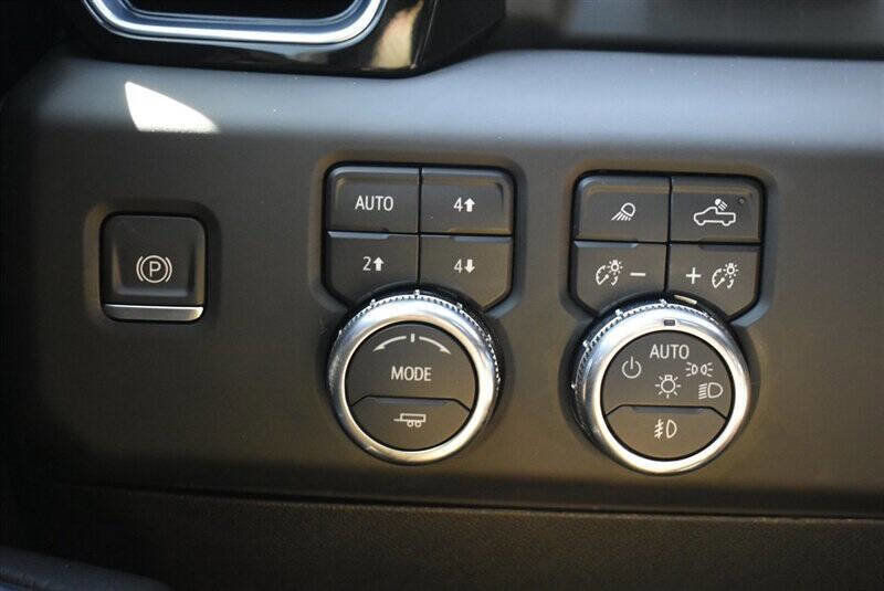 Used 2024 GMC Sierra 3500 Denali w/ Denali Reserve Package image 16