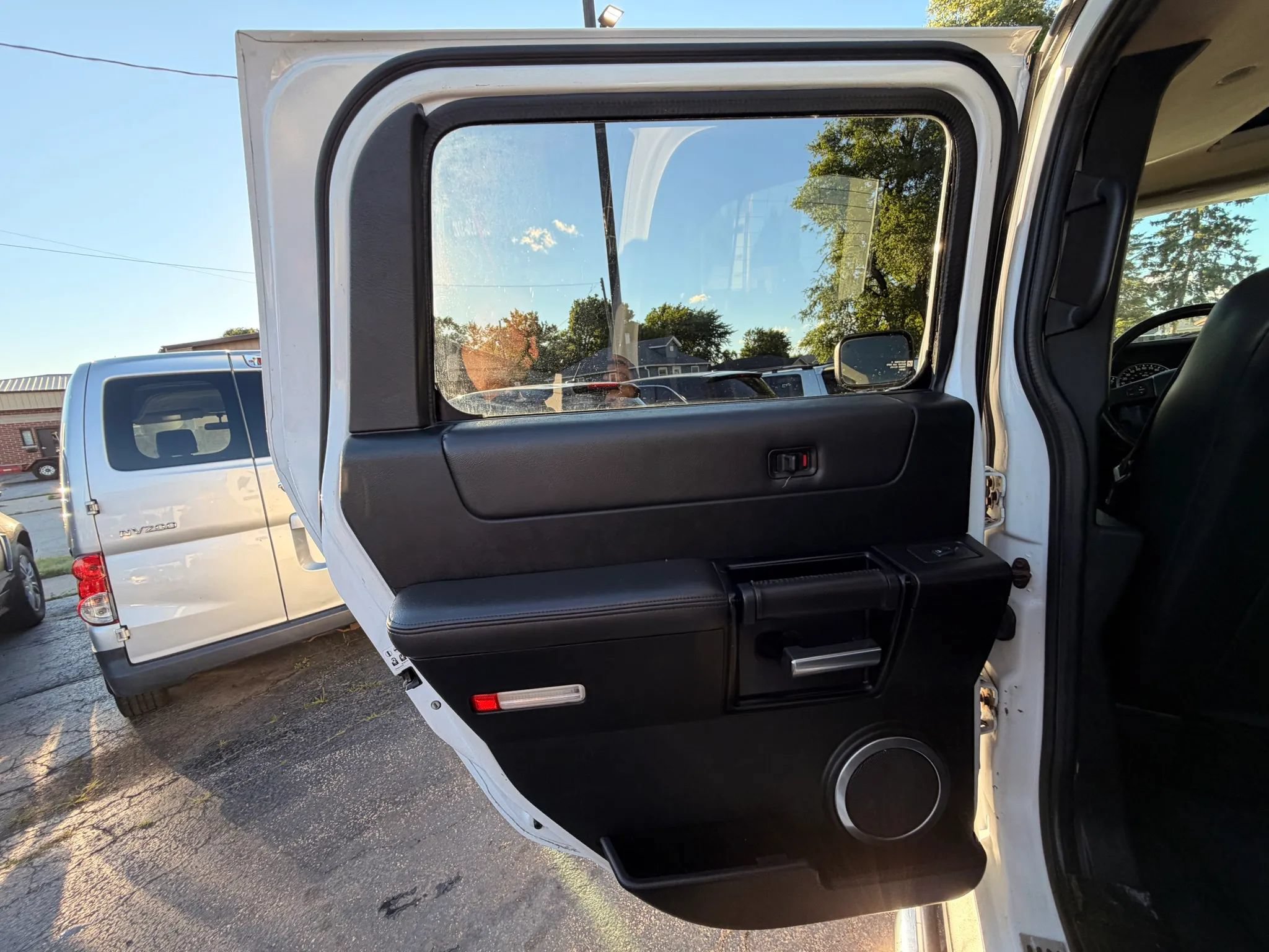 Used 2005 HUMMER H2 SUT w/ Preferred Equipment Group AWD/4WD image 15