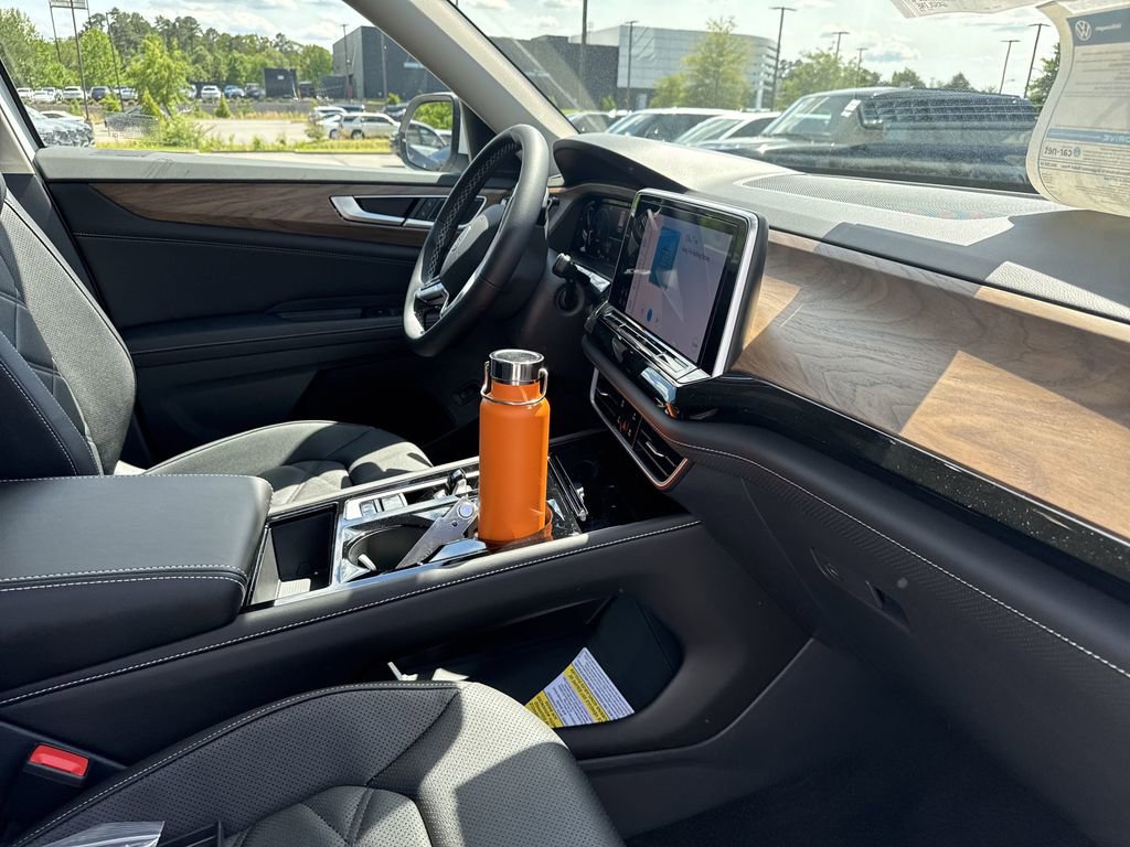 New 2025 Volkswagen Atlas SE image 19