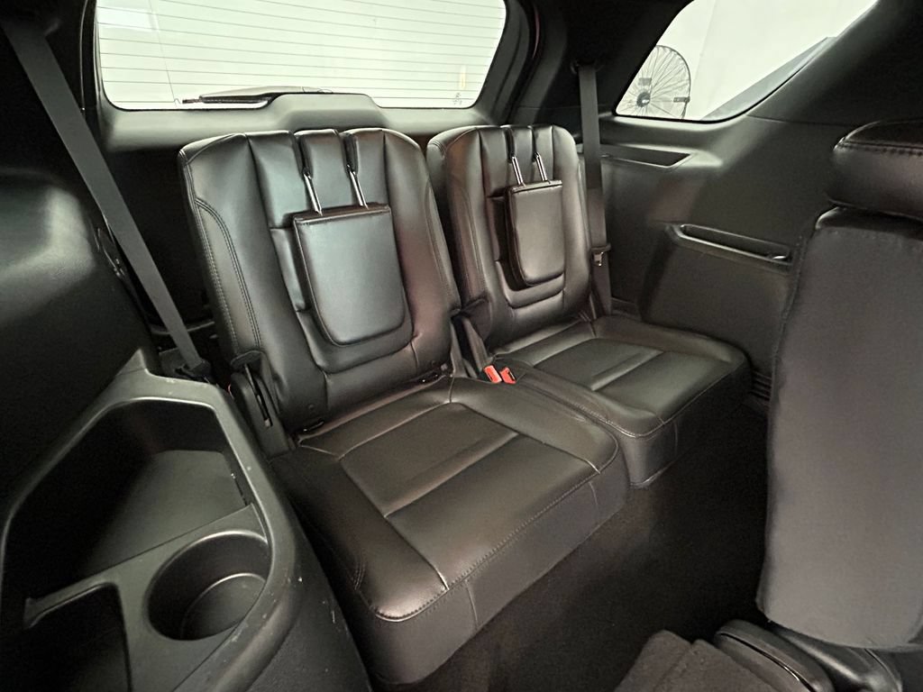 Used 2018 Ford Explorer XLT w/ Equipment Group 202A FWD image 42