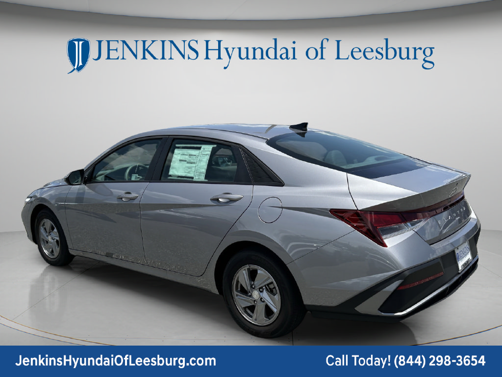 New 2025 Hyundai Elantra SE FWD image 7