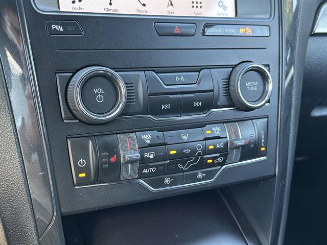 Used 2019 Ford Explorer XLT w/ Equipment Group 202A AWD/4WD image 19