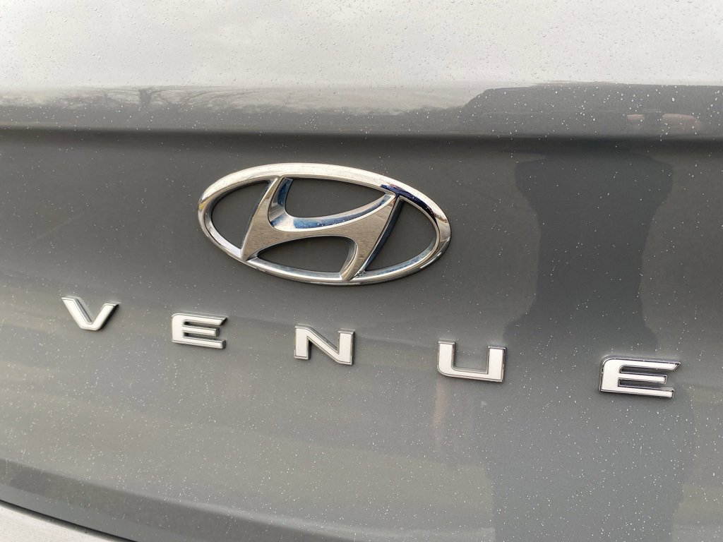 Used 2023 Hyundai Venue SEL image 14