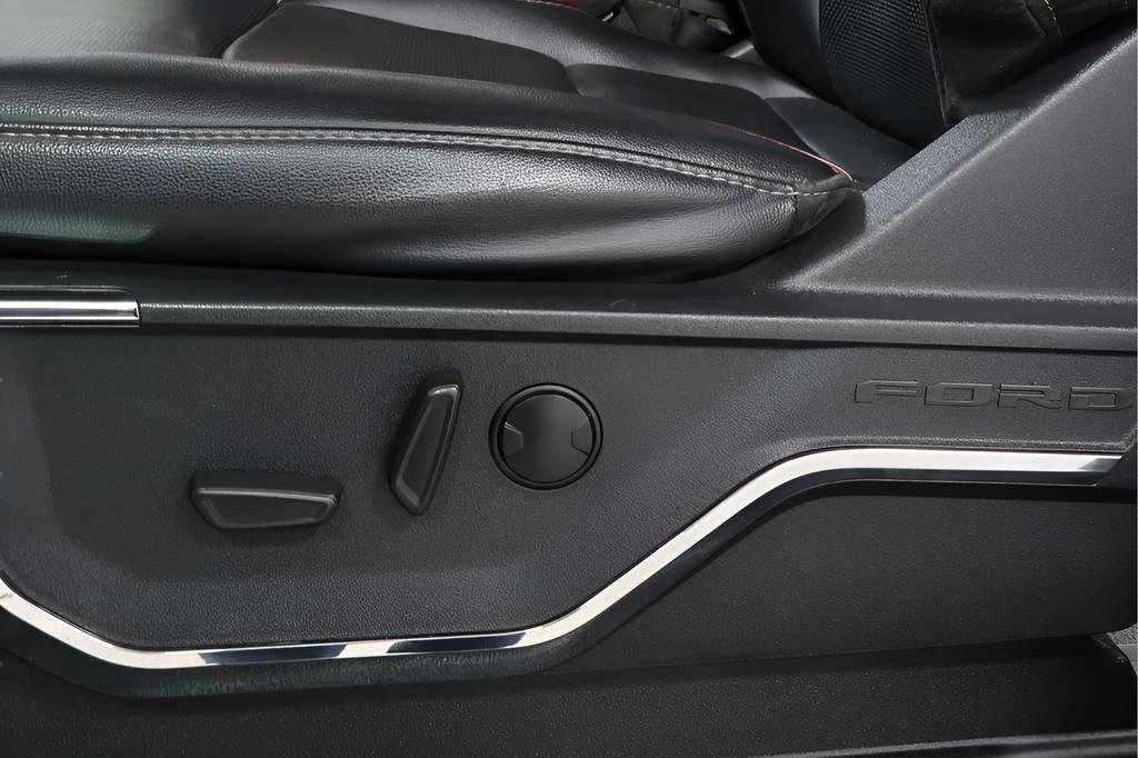 Used 2023 Ford F450 Lariat w/ FX4 Off-Road Package image 21