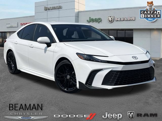 Used 2025 Toyota Camry SE FWD image 1