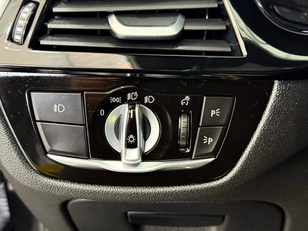 Used 2017 BMW 540i xDrive image 35