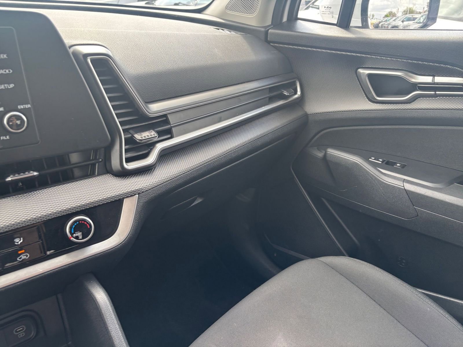 Used 2025 Kia Sportage LX image 34