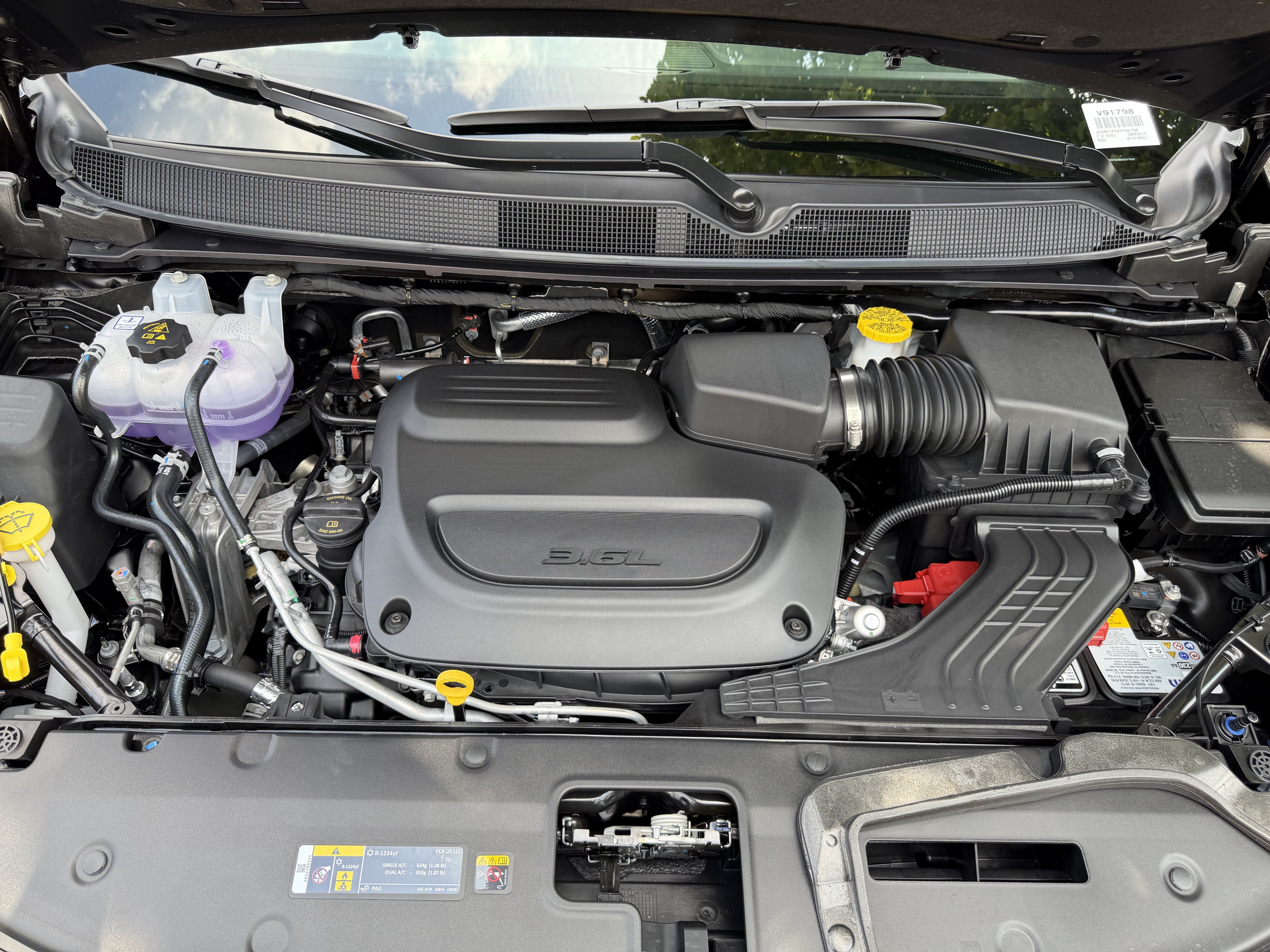 New 2027 Chrysler Pacifica Pinnacle w/ Theater Group FWD image 40
