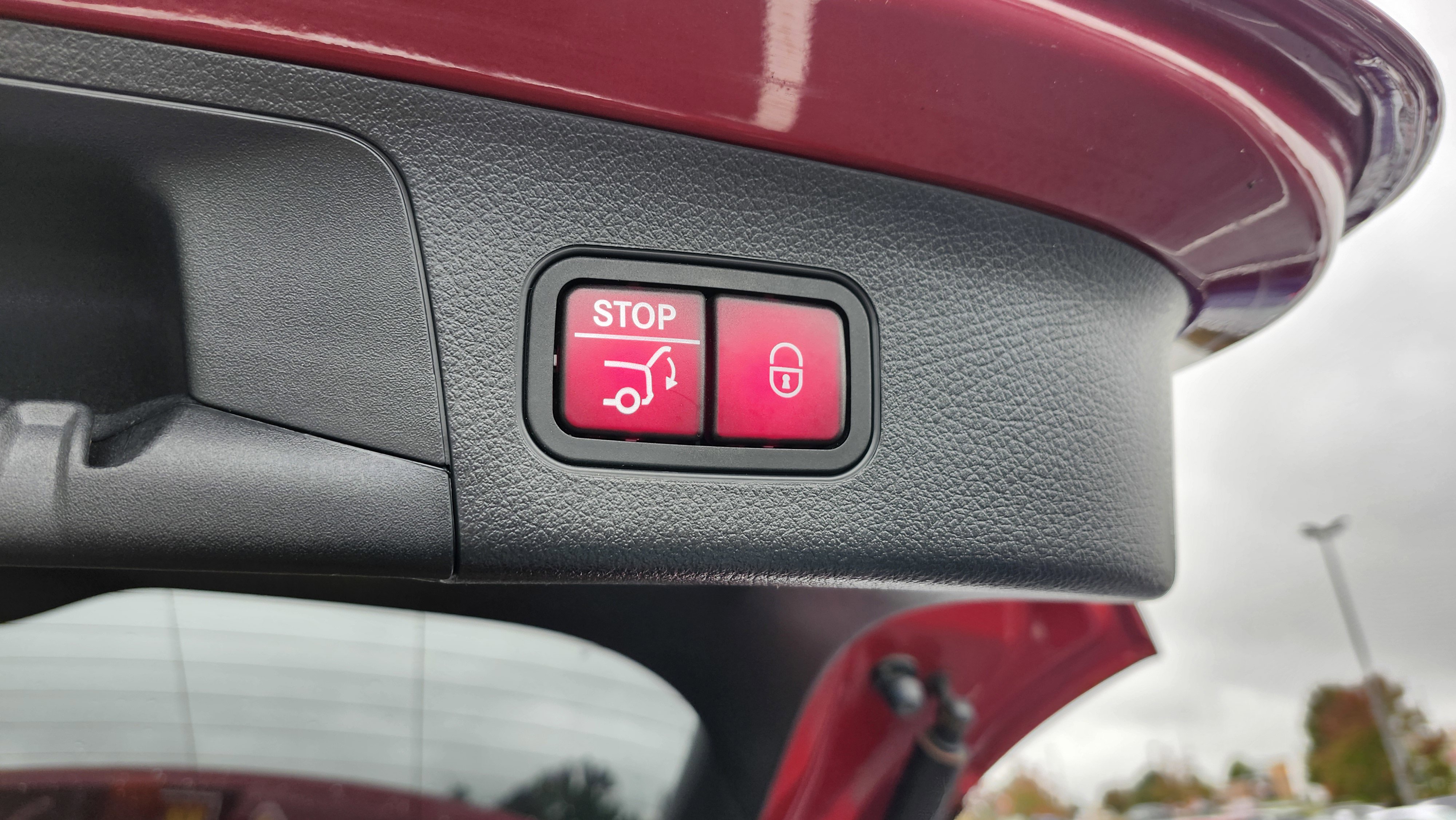 Used 2021 Mercedes-Benz GLA 250 4MATIC w/ Premium Package image 17