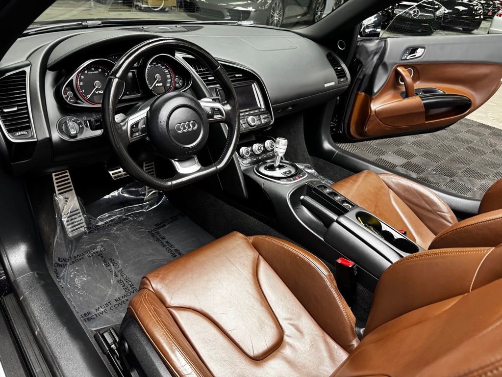 Used 2011 Audi R8 V10 image 36