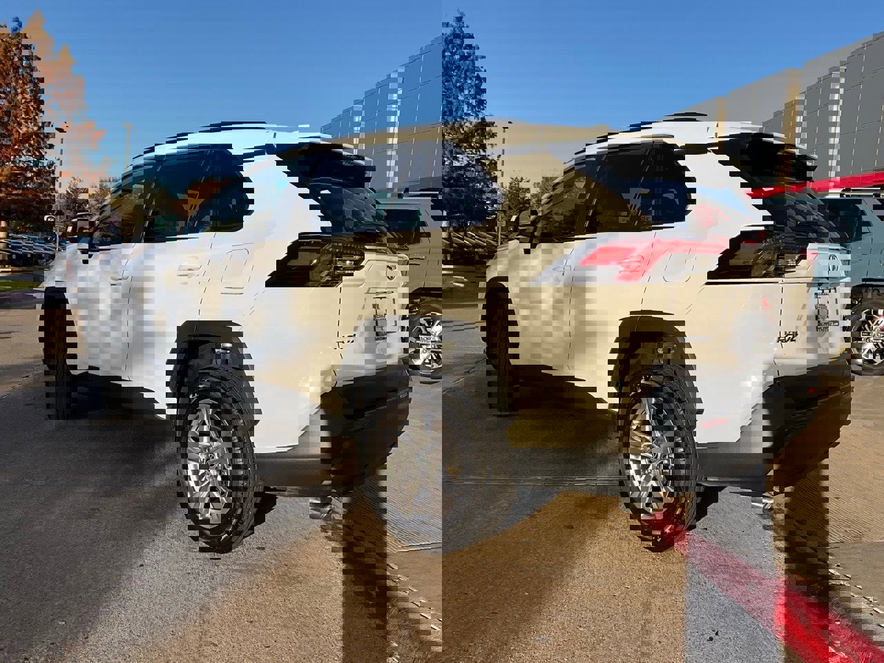 Used 2025 Toyota RAV4 XLE image 8