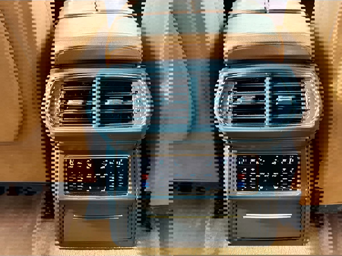 Used 2020 Lamborghini Urus image 32