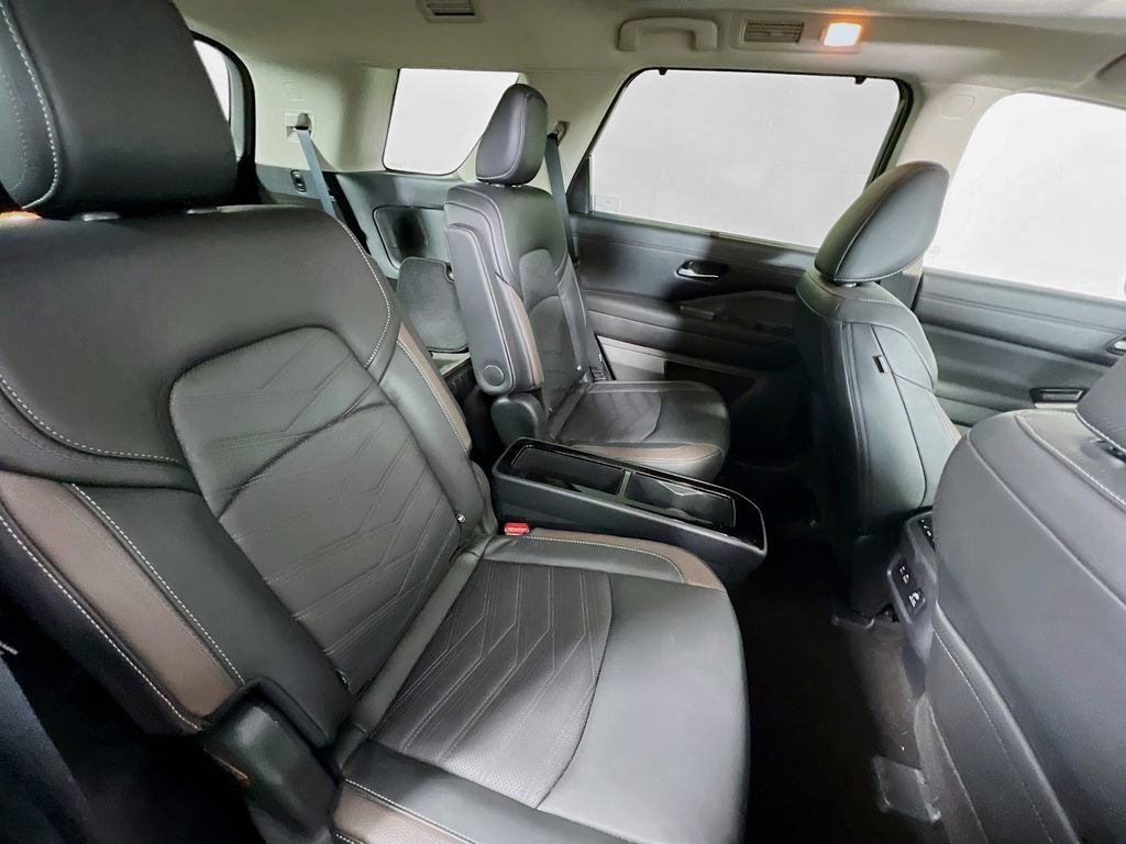 Used 2025 Nissan Pathfinder Platinum image 29