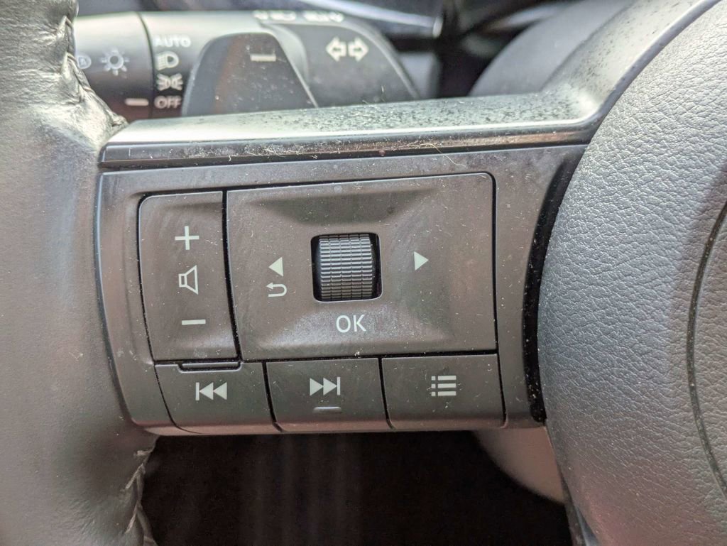 Used 2024 Nissan Pathfinder SV image 25