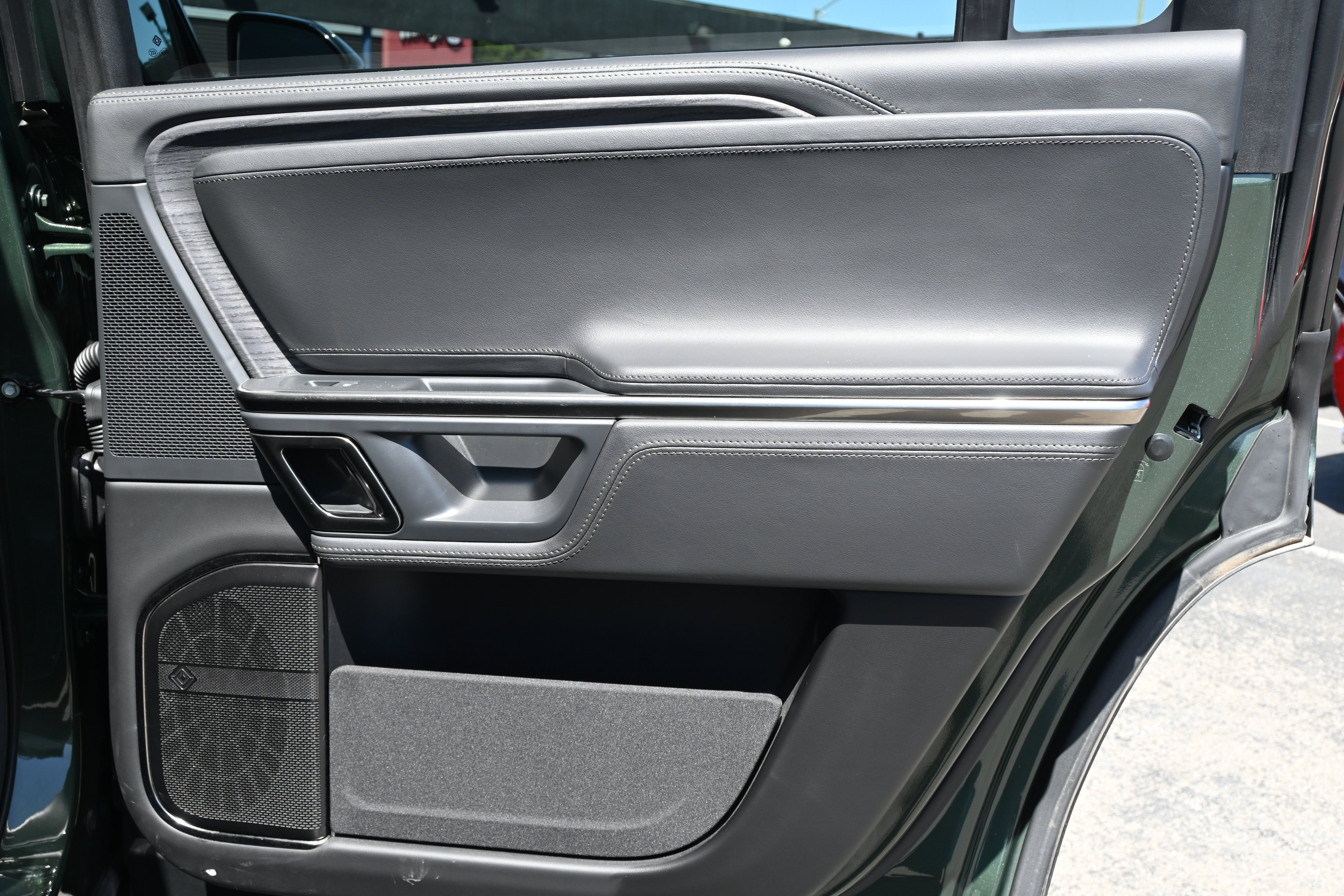 Used 2023 Rivian R1S Adventure AWD/4WD image 33