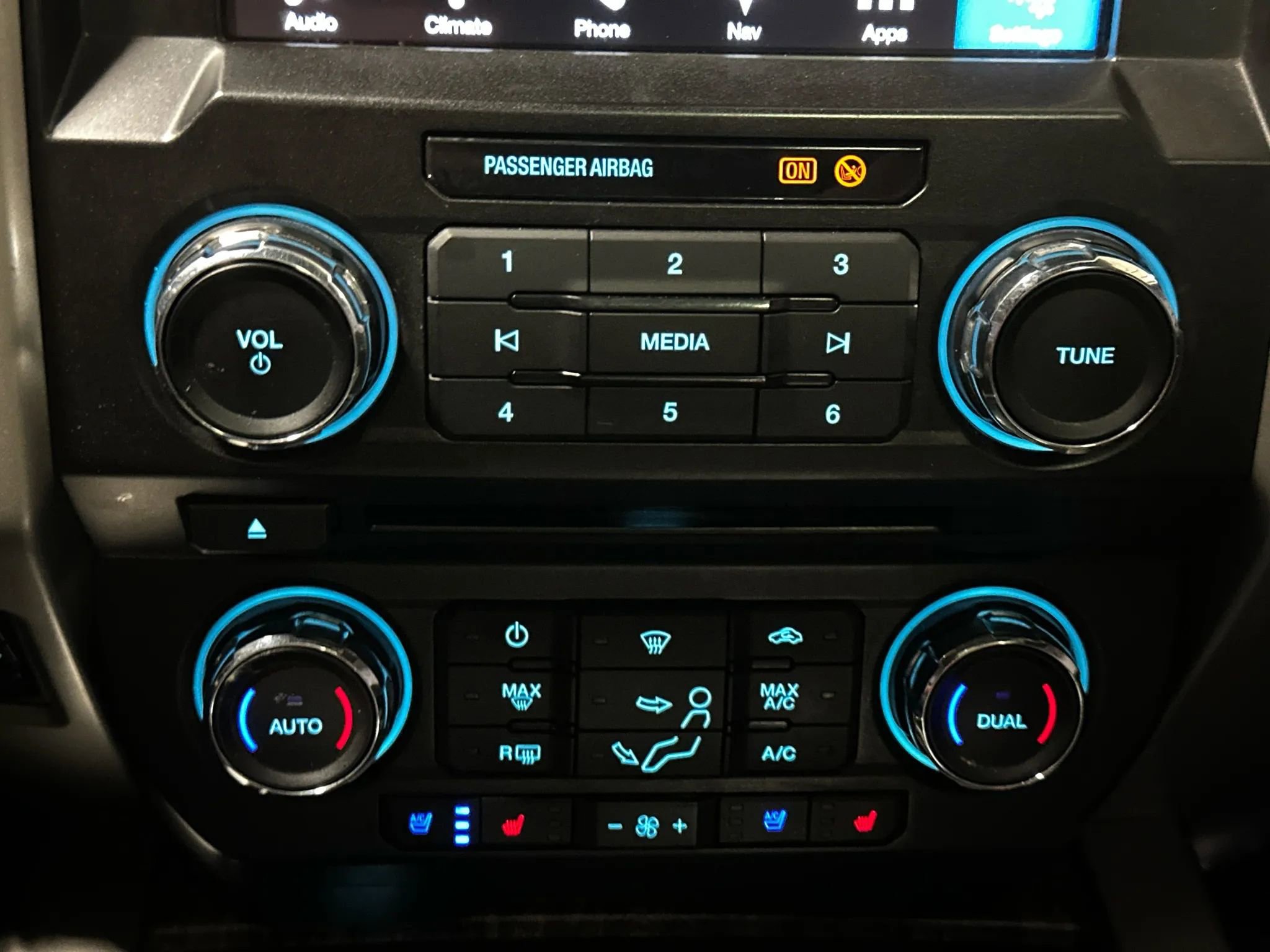 Used 2017 Ford F450 Lariat w/ Lariat Ultimate Package AWD/4WD image 41