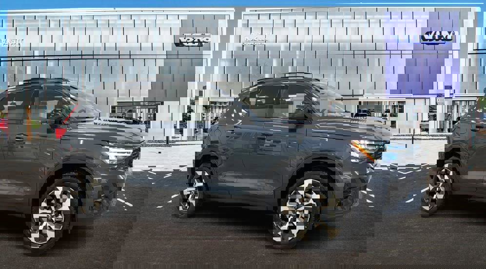 Used 2026 Volvo XC40 B4 Plus w/ Climate Package