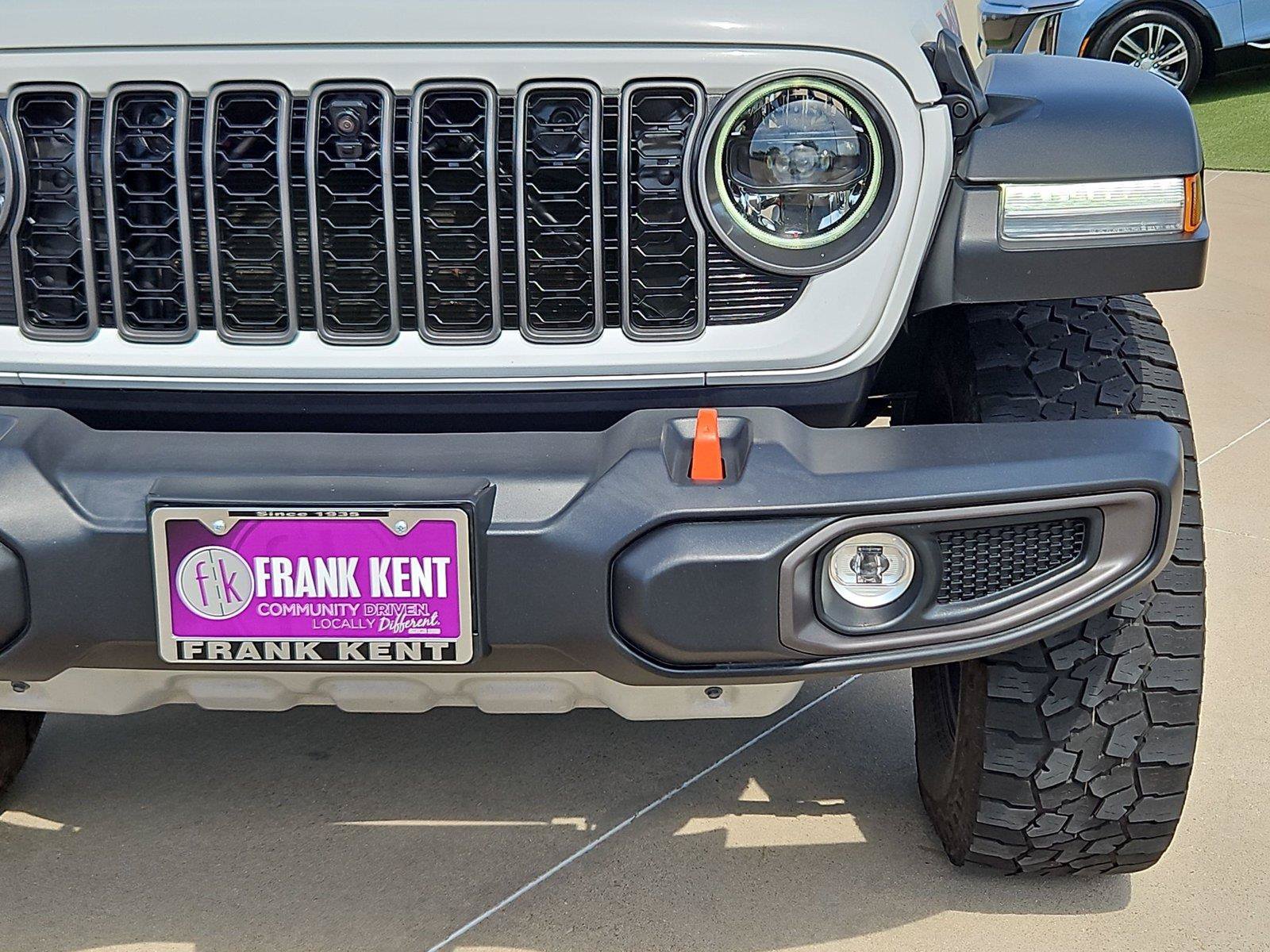 Used 2025 Jeep Gladiator Mojave w/ Safety Group AWD/4WD image 6