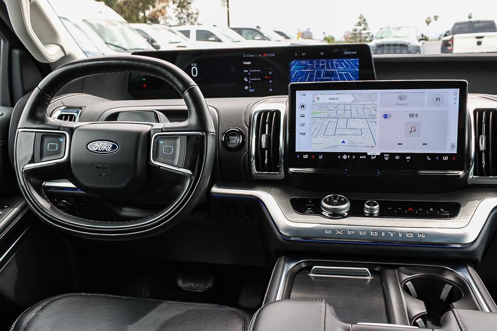 Used 2025 Ford Expedition Platinum AWD/4WD image 14