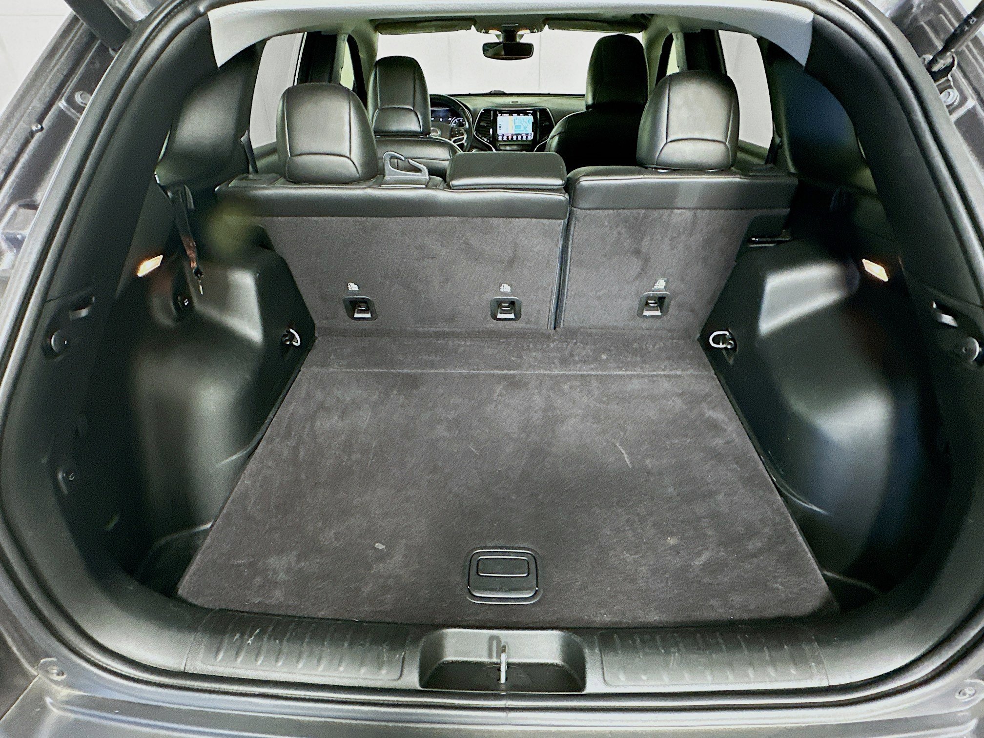 Used 2019 Jeep Cherokee Limited image 28