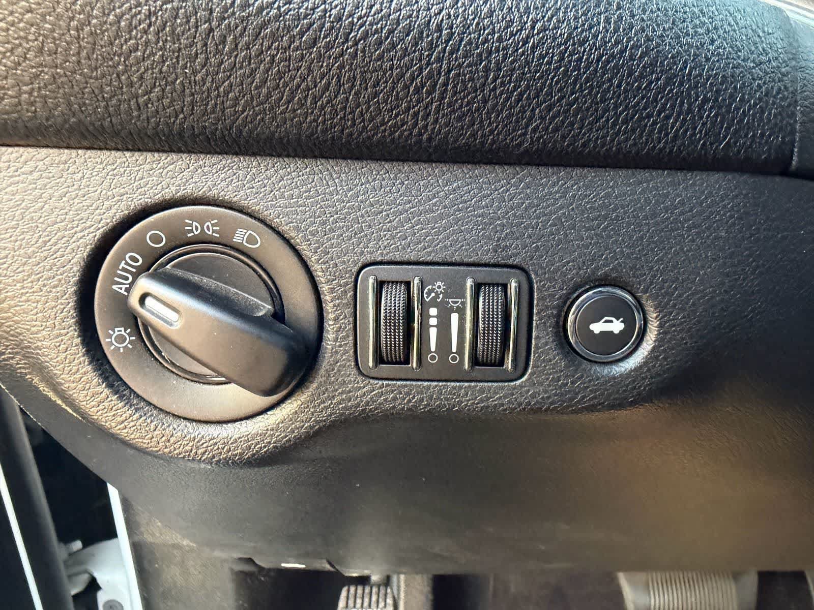 Used 2016 Dodge Challenger SXT RWD image 8