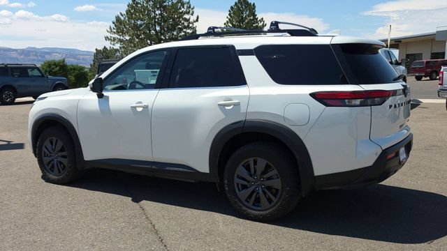 Used 2023 Nissan Pathfinder SV w/ SV Black Package AWD/4WD image 7
