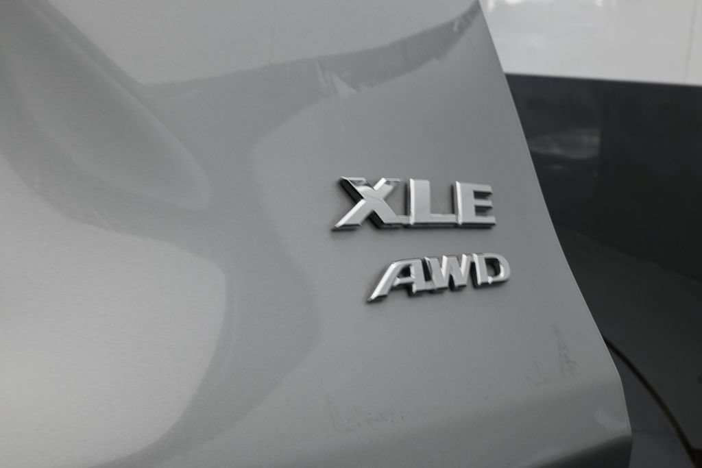 Used 2025 Toyota RAV4 XLE AWD/4WD image 33