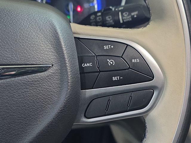 Used 2018 Chrysler Pacifica Limited w/ Tire & Wheel Group image 30