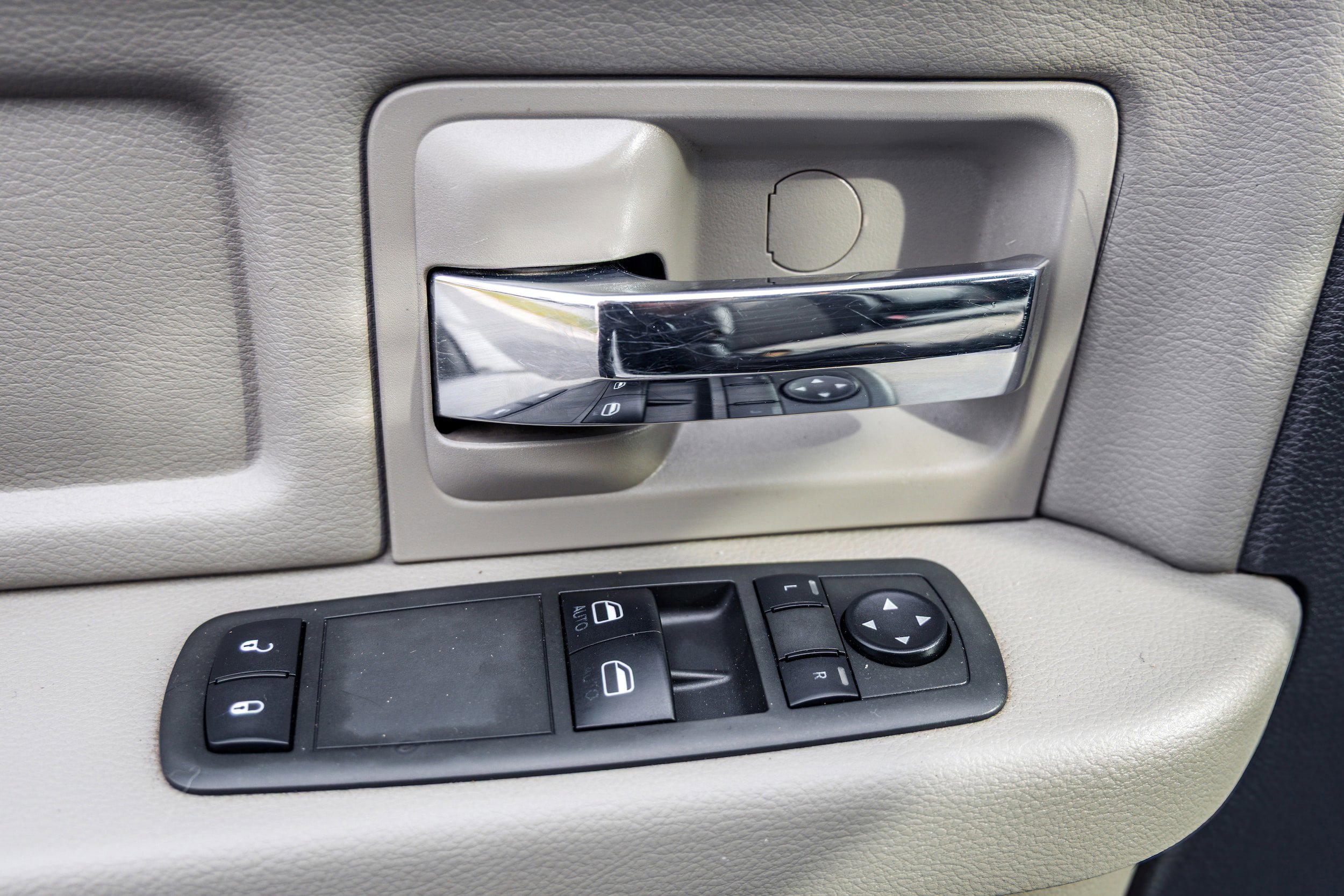 Used 2012 RAM 1500 Classic SLT RWD image 9