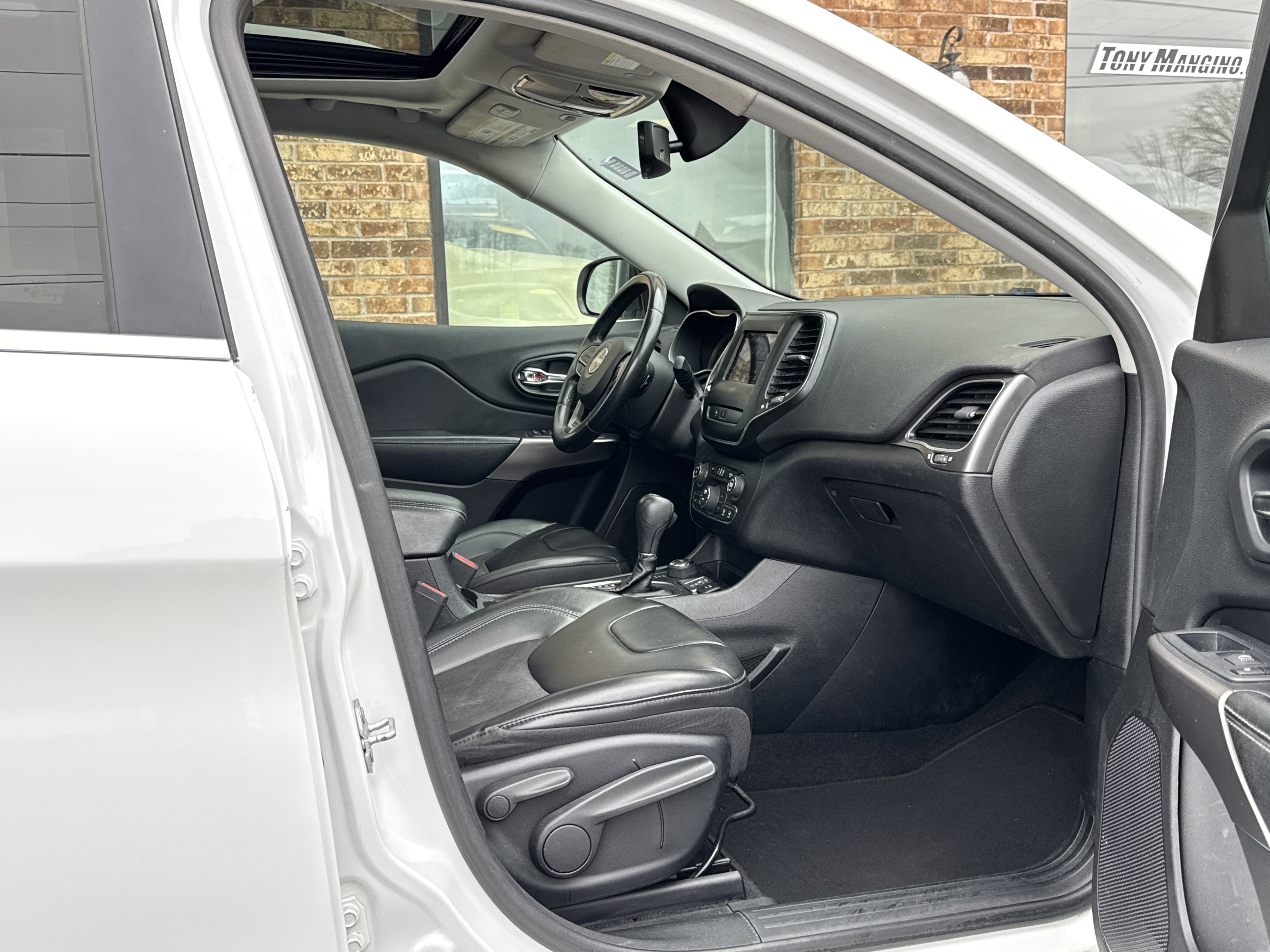 Used 2019 Jeep Cherokee Latitude Plus w/ Comfort/Convenience Group image 13