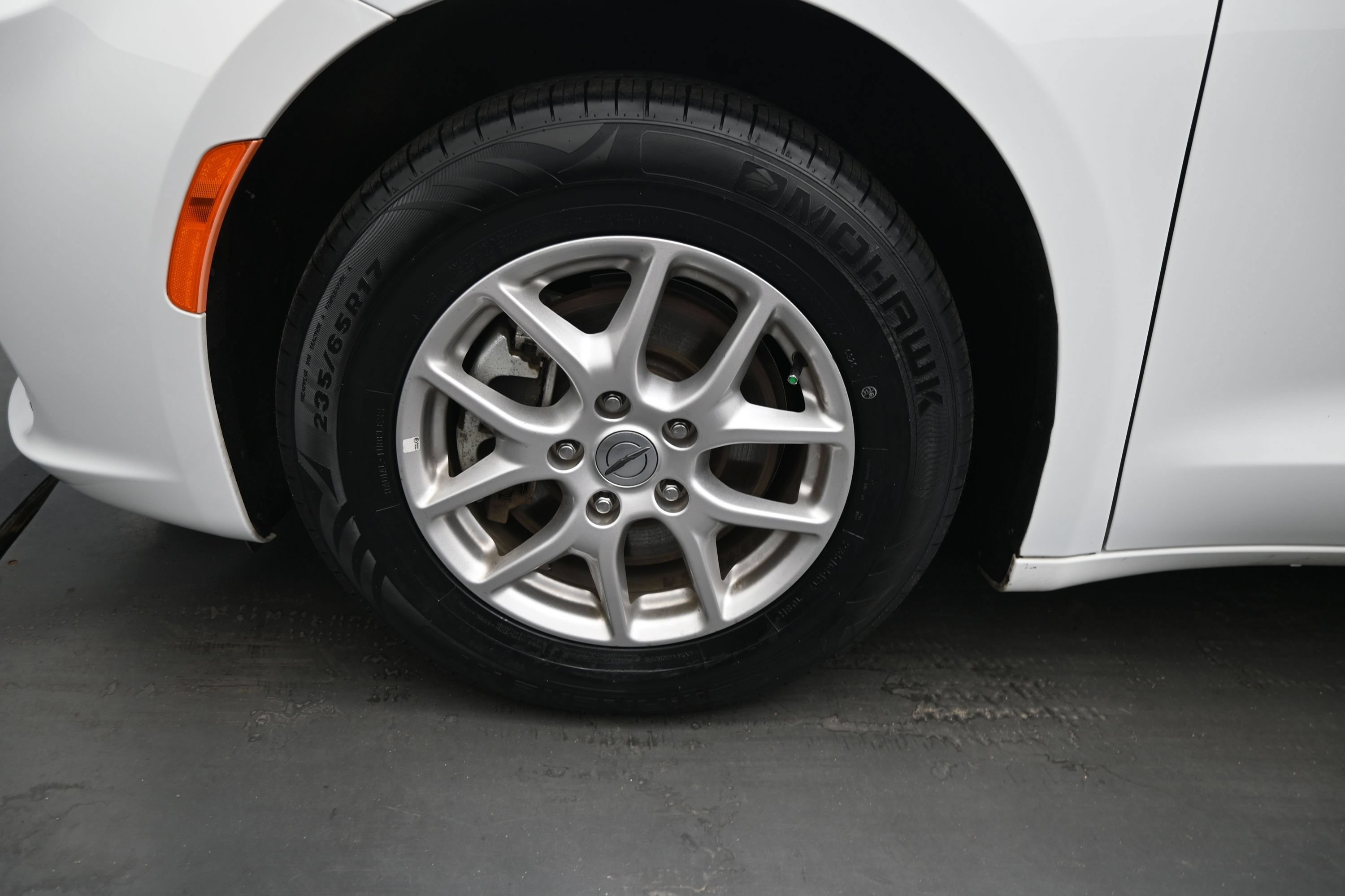 Used 2024 Chrysler Pacifica Touring-L FWD image 9