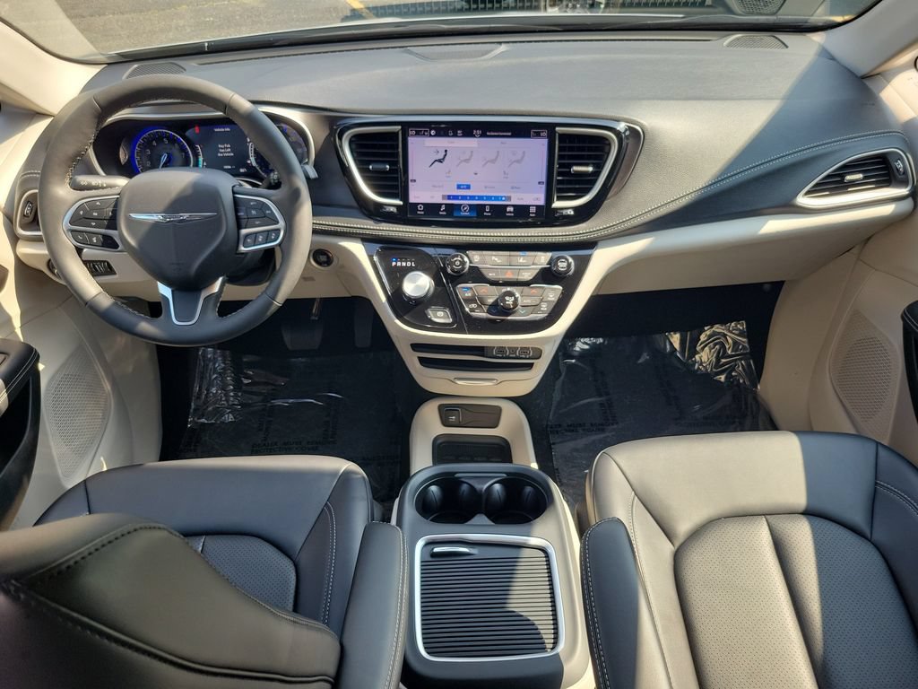 Certified 2024 Chrysler Pacifica Touring-L FWD image 12