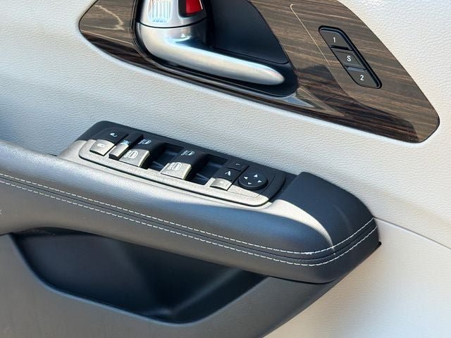 Used 2024 Chrysler Pacifica Limited FWD image 27
