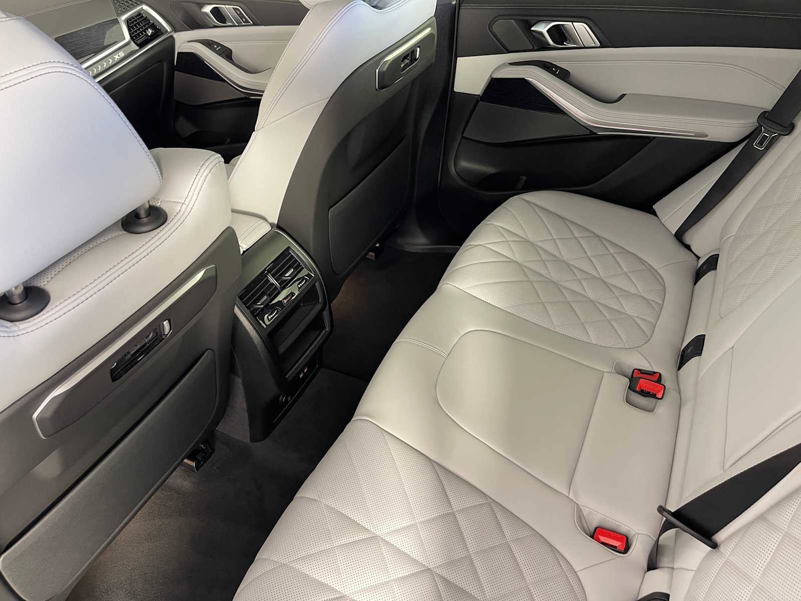 New 2026 BMW X5 xDrive40i w/ M Sport Package image 30