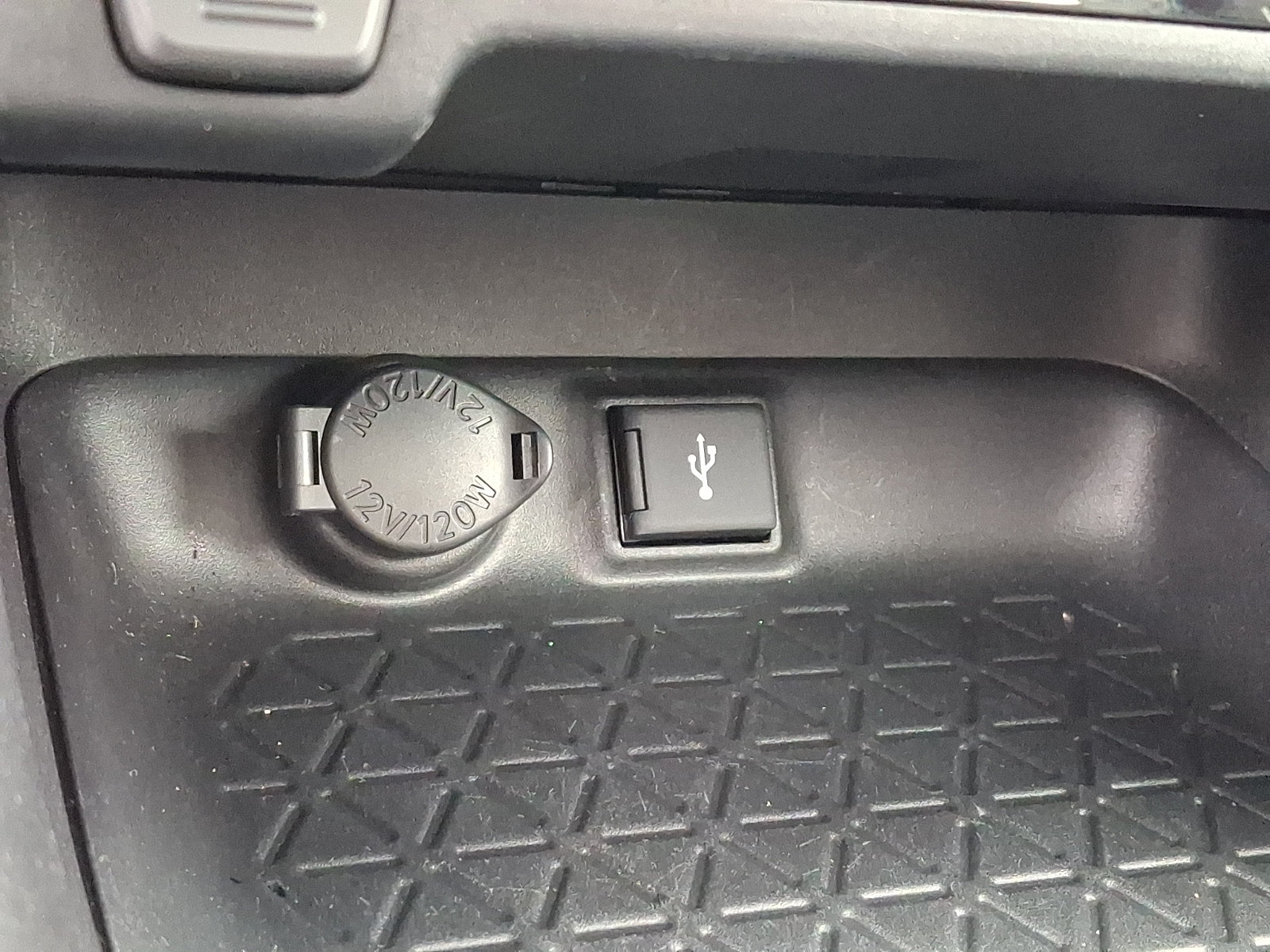 Used 2022 Toyota RAV4 XLE w/ Convenience Package AWD/4WD image 25