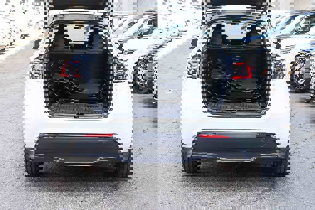 Used 2024 Tesla Model Y 2WD image 27