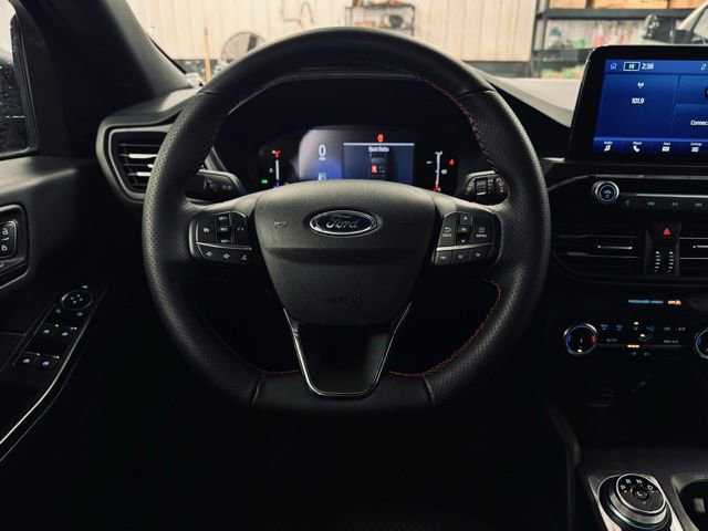 Used 2025 Ford Escape ST-Line image 23