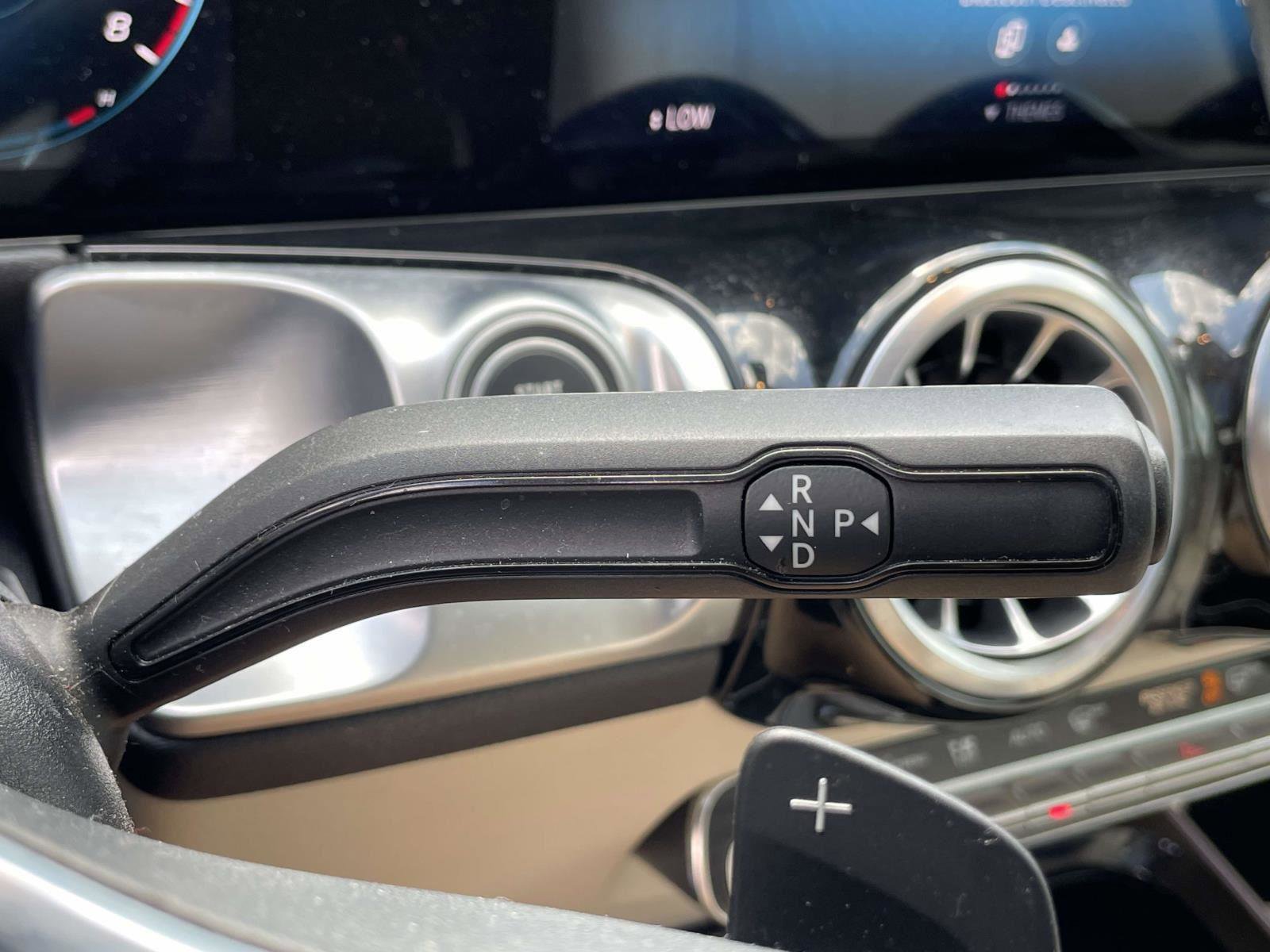 Used 2022 Mercedes-Benz GLB 250 4MATIC w/ Premium Package Lite image 17