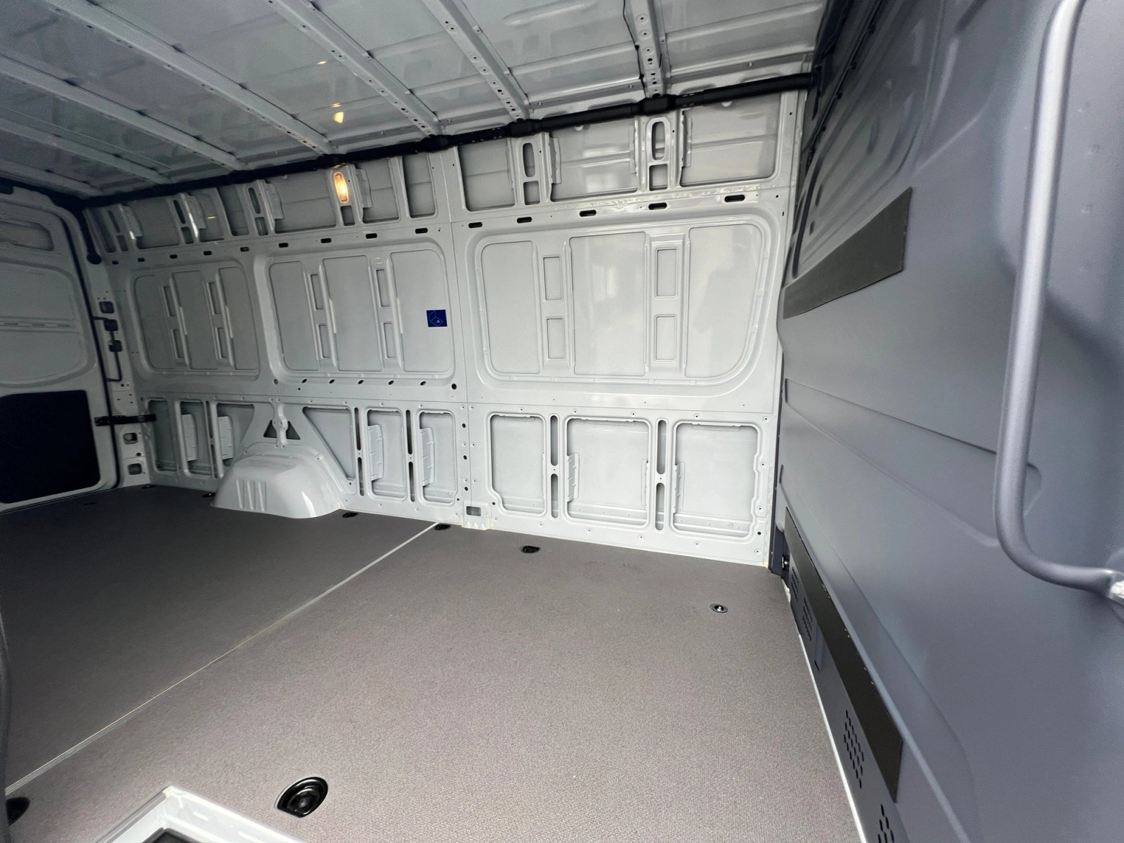 New 2025 Mercedes-Benz eSprinter 170 Cargo image 17