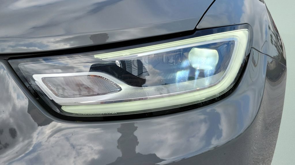 Used 2025 Chrysler Pacifica Limited image 9