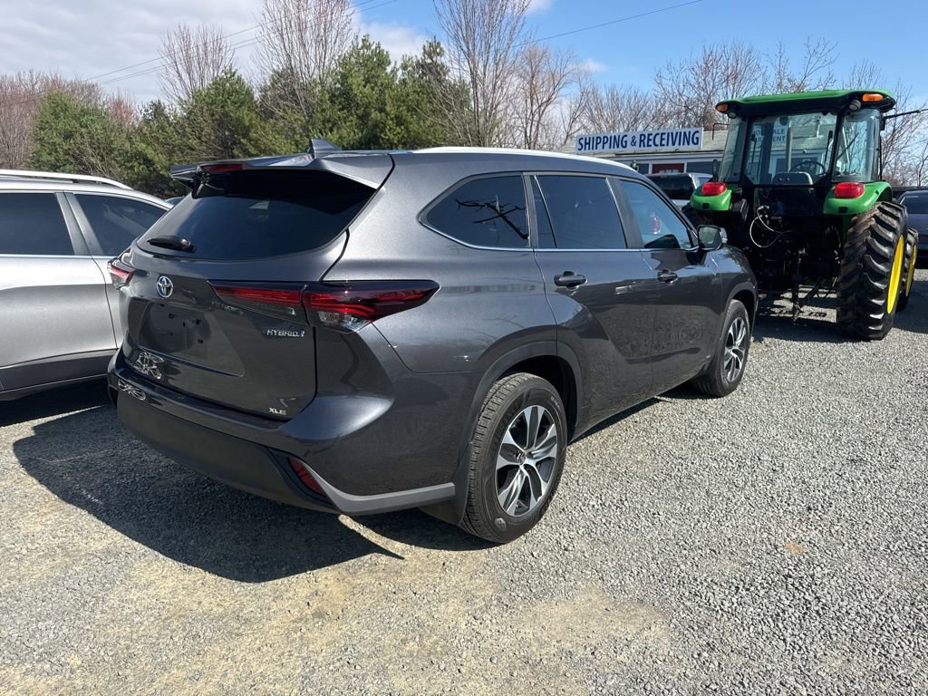 Used 2024 Toyota Highlander XLE image 6