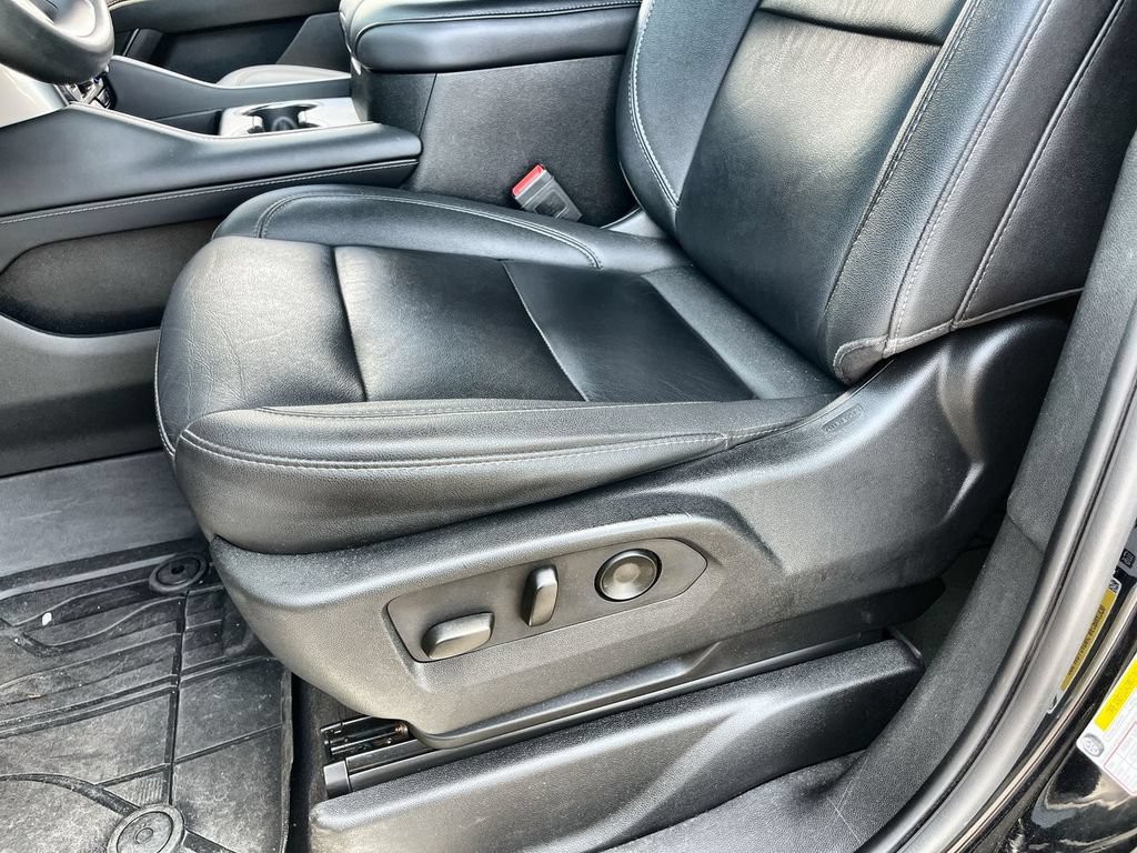 Used 2024 Chevrolet Tahoe Z71 w/ Luxury Package AWD/4WD image 19