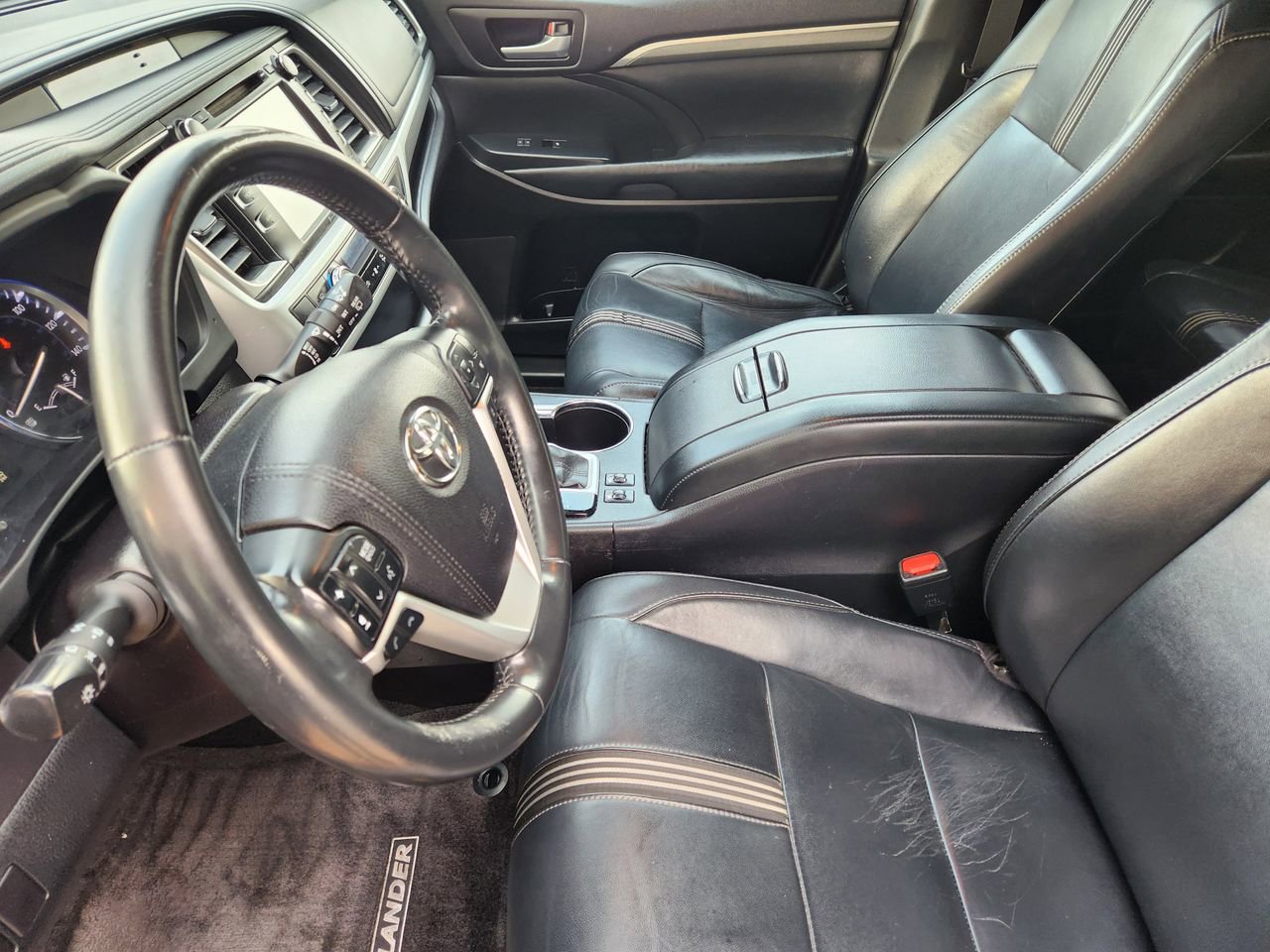 Used 2017 Toyota Highlander SE image 12