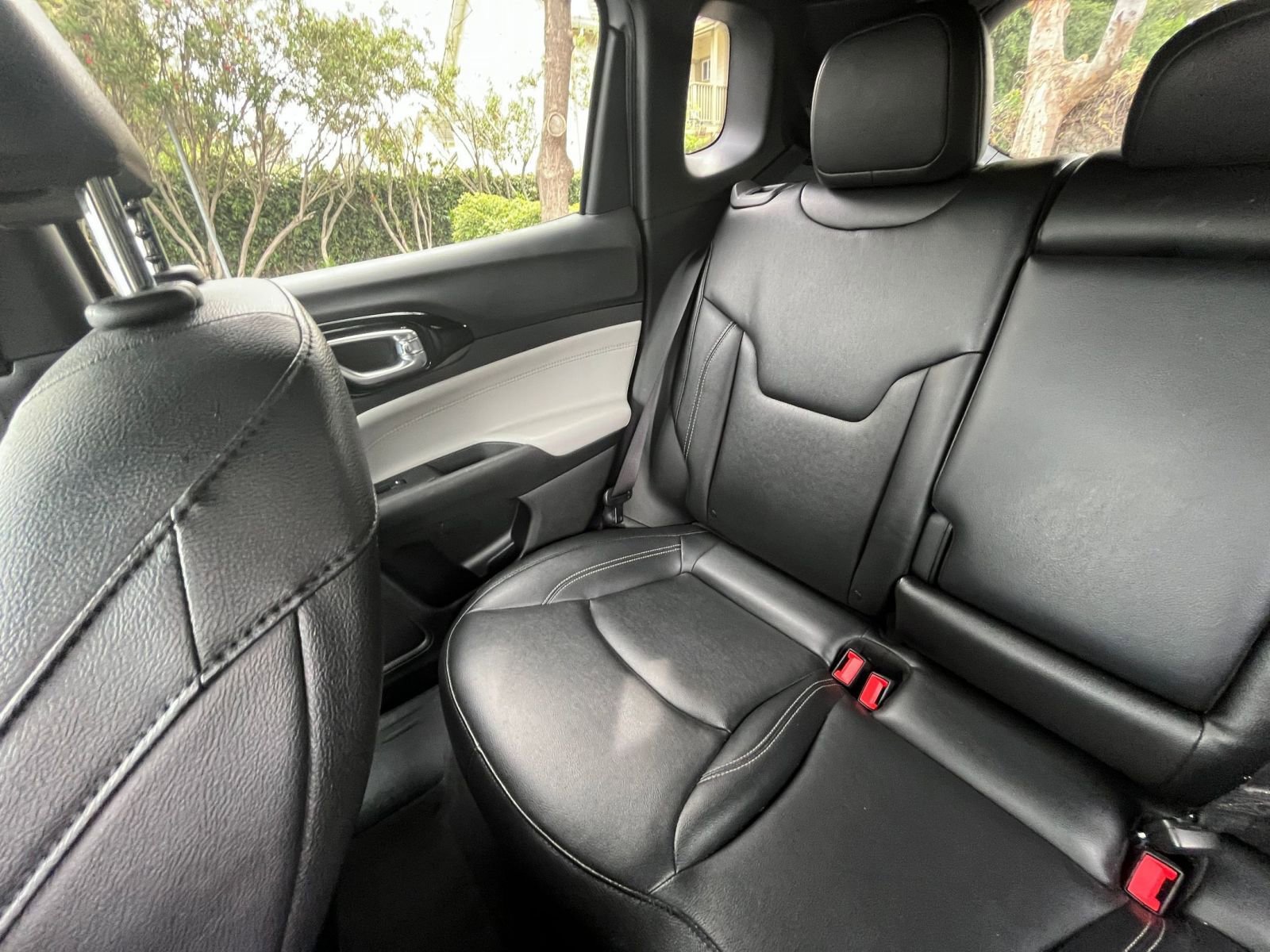 Used 2025 Jeep Compass Limited image 40