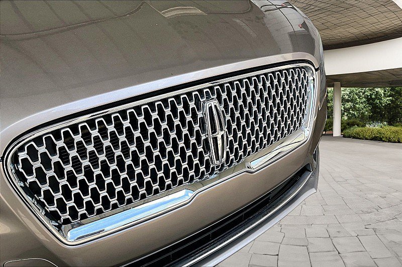 Used 2018 Lincoln MKZ Reserve w/ Climate Package FWD image 22